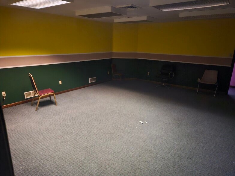 More Photos Of 4135 Old William Penn Hwy, Monroeville Light Manufacturing For Lease