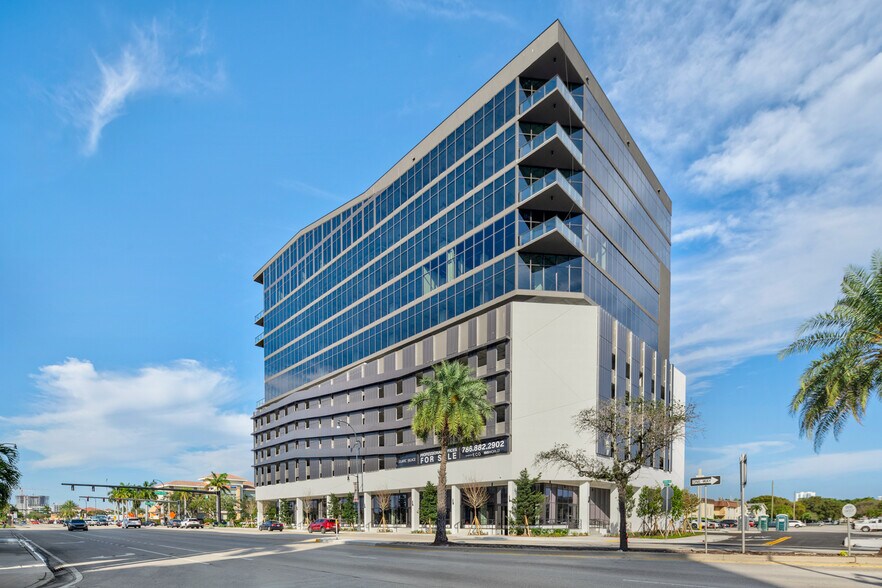 More Photos Of 800 N Federal Hwy, Hallandale Beach Office For Lease