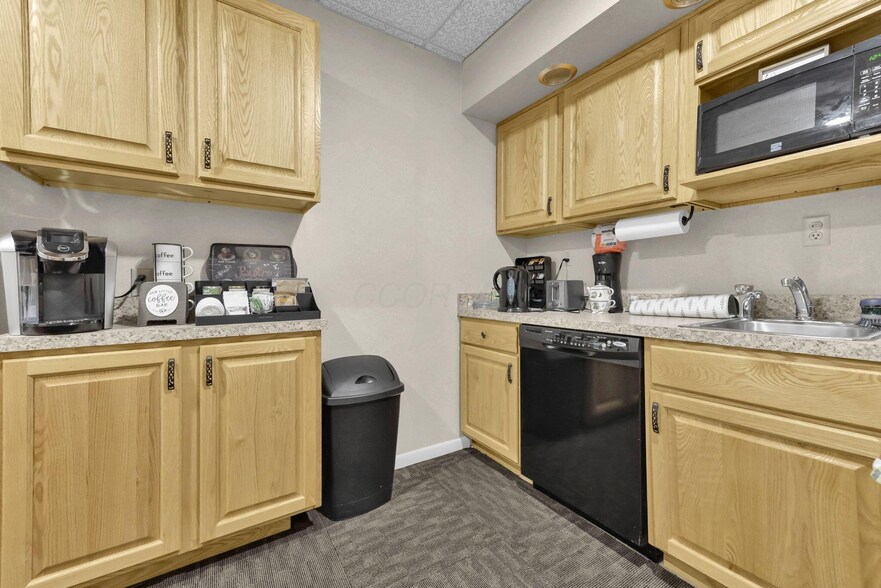 More Photos Of 444-454 E Center St, Marion Office For Sale