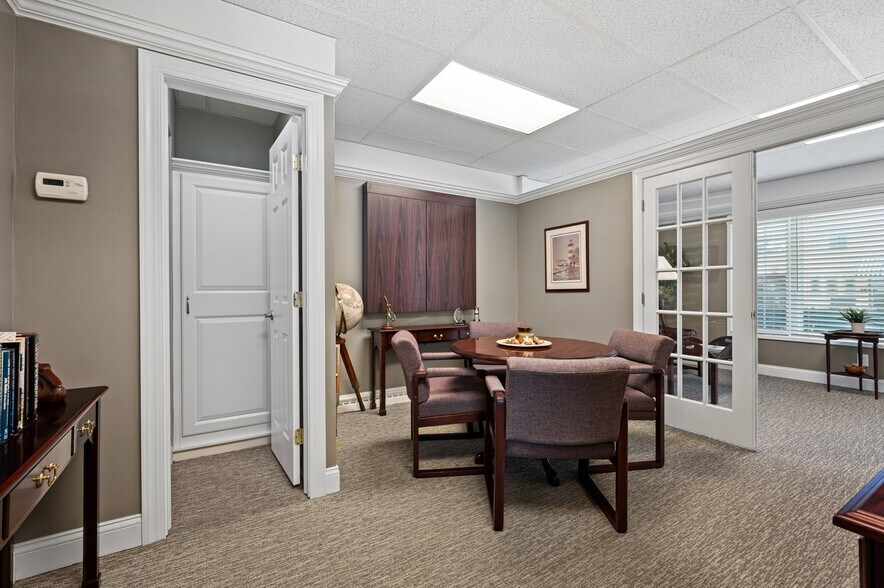 More Photos Of 450 Castle Shannon Blvd, Pittsburgh Storefront For Sale