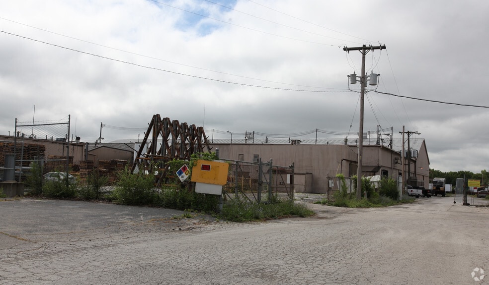 More Photos Of 7219 E 17th St, Kansas City Manufacturing For Lease