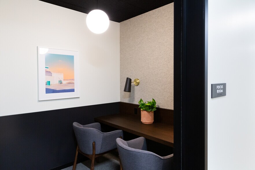 More Photos Of 233 S Wacker Dr, Chicago Coworking Space