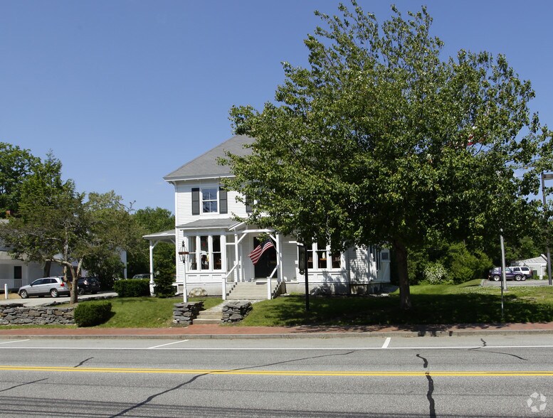 More Photos Of 149 Main St, Freeport Freestanding For Lease