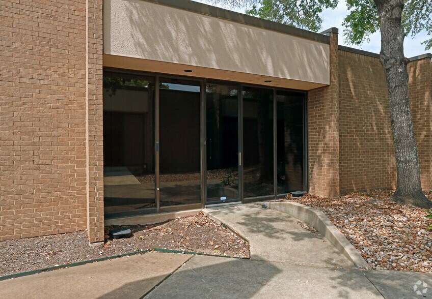 More Photos Of 8900 Shoal Creek Blvd, Austin Unknown For Lease