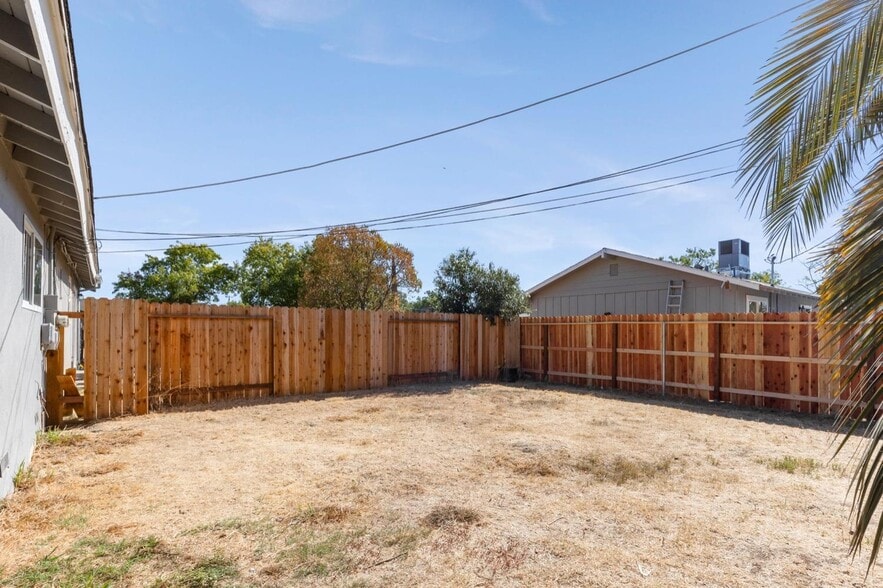 More Photos Of 7656 23rd St, Sacramento Multifamily For Sale