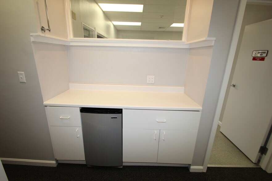 More Photos Of 87 Main St, North Reading Light Manufacturing For Sale