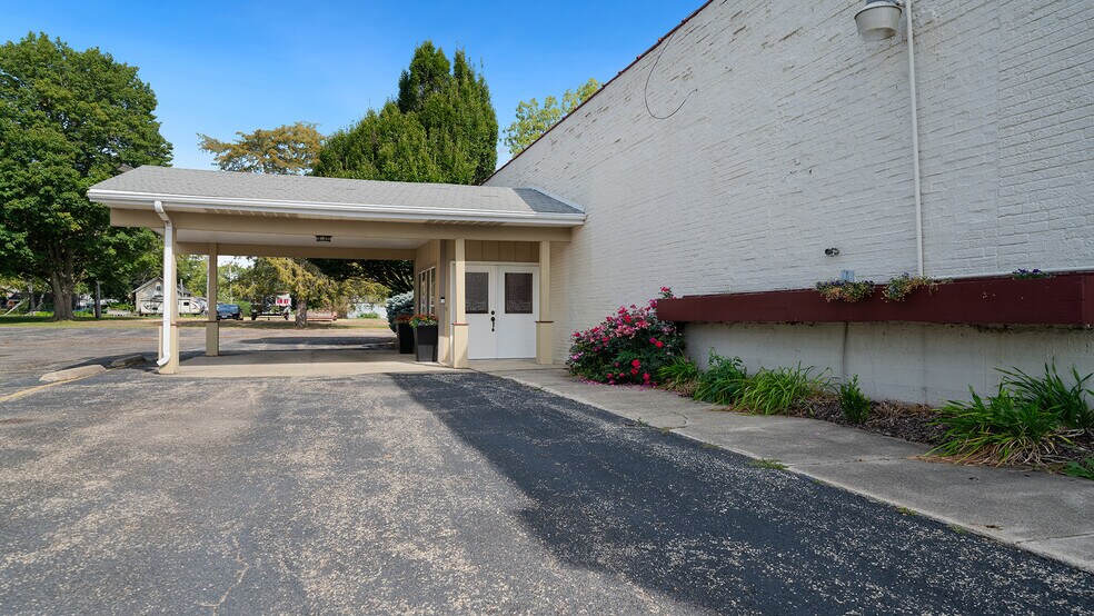 More Photos Of 110 E Dixon St, Polo Specialty For Sale