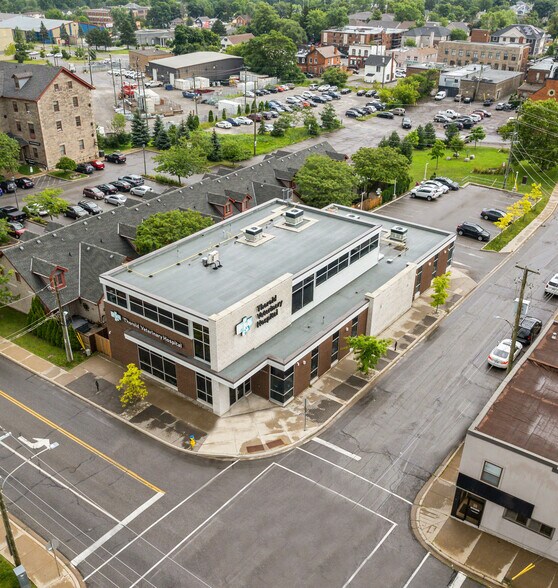 More Photos Of 4 Pine St N, Thorold Veterinarian Kennel For Sale
