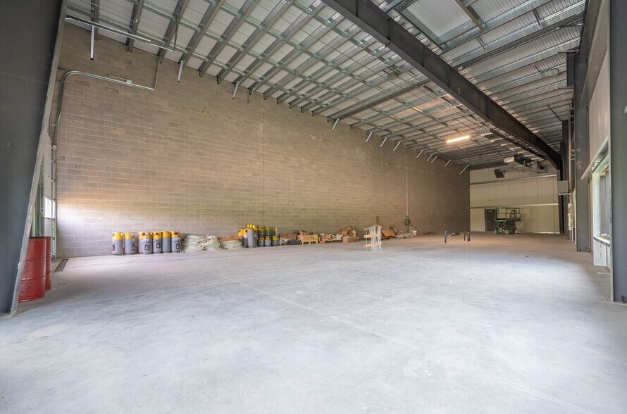 More Photos Of 296 University ave, Belleville Industrial For Lease