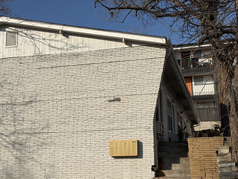 More Photos Of 2802 Whitis Ave, Austin Apartments For Sale