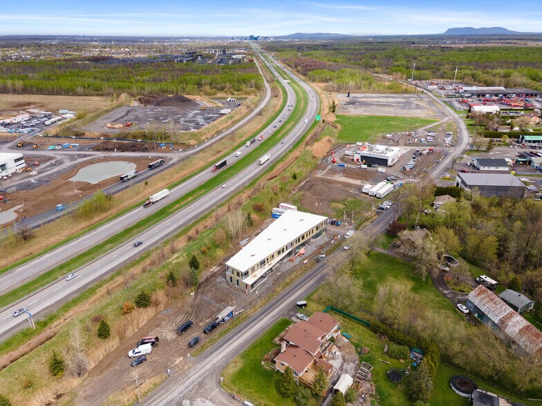 More Photos Of 1250 Rte Édouard-VII, Saint-philippe Showroom For Lease