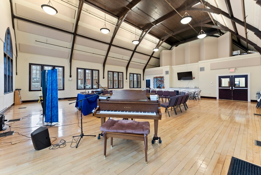 More Photos Of 180 Merrimack St, Lowell Religious Facility For Sale