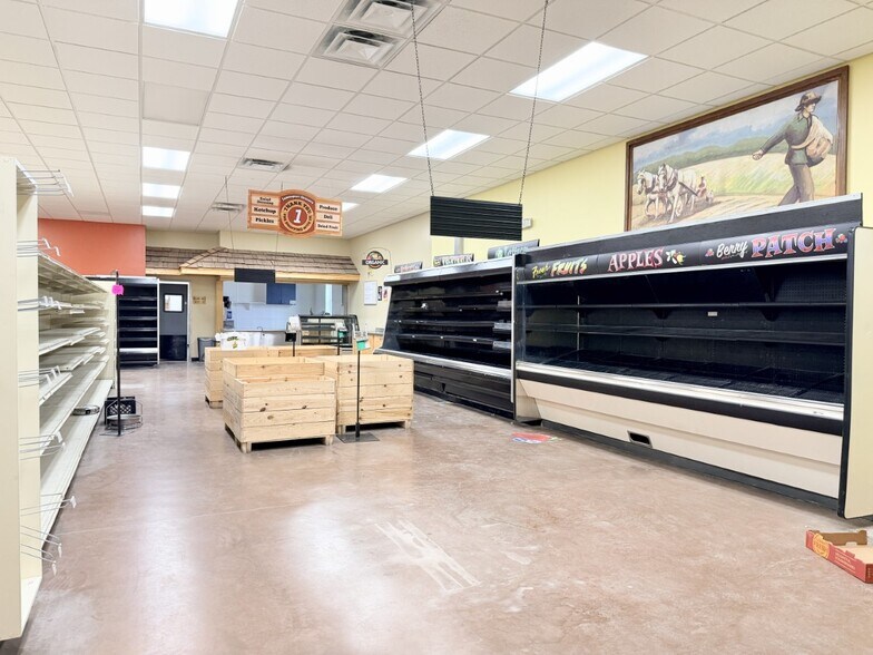 More Photos Of 302 S Broadway St, Jamesport General Retail For Sale