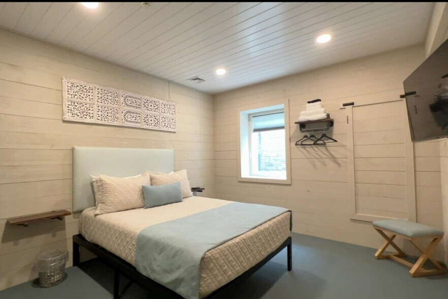 More Photos Of 156 Teaticket Hwy, Falmouth Freestanding For Sale