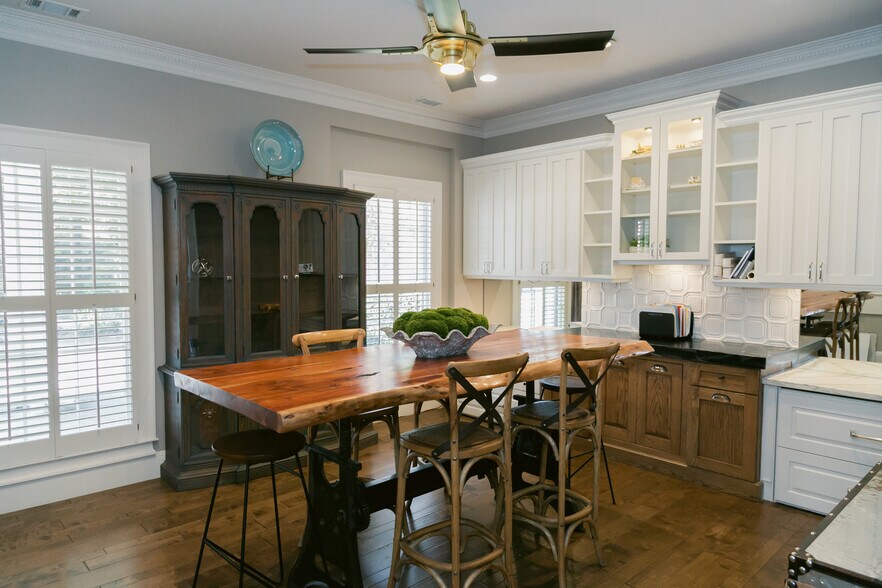 More Photos Of 1513 Oak Grove Rd, Decatur Office For Sale