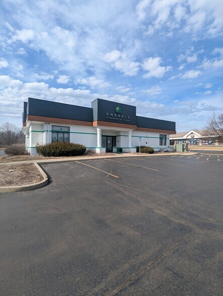 Primary Photo Of 660 E State Rd, Island Lake Freestanding For Lease