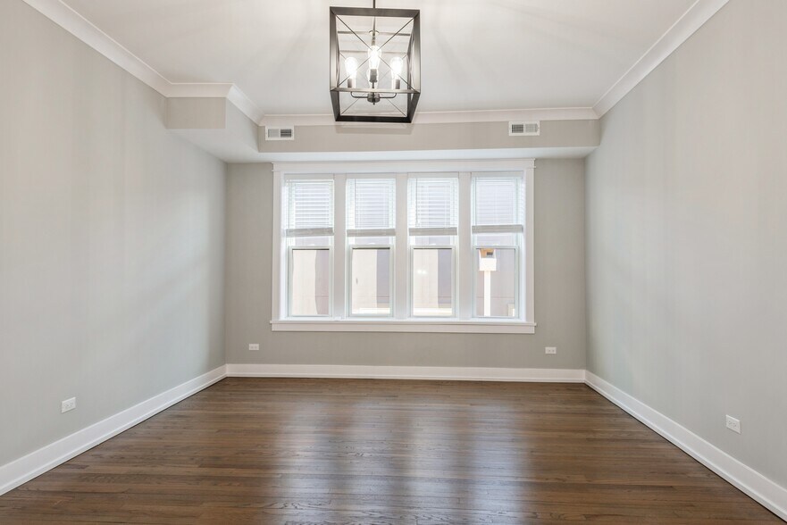 More Photos Of 1535 W Estes Ave, Chicago Multifamily For Sale