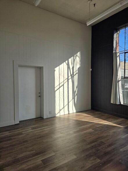 More Photos Of 5015-5025 Colorado Ave S, Seattle Warehouse For Lease