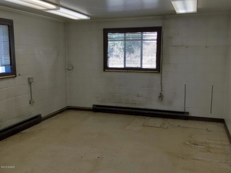 More Photos Of 172 N 2nd St, Granby Warehouse For Sale