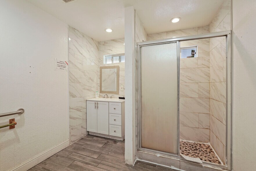 More Photos Of 104 E Lodi Ave, Lodi Storefront Retail Office For Sale