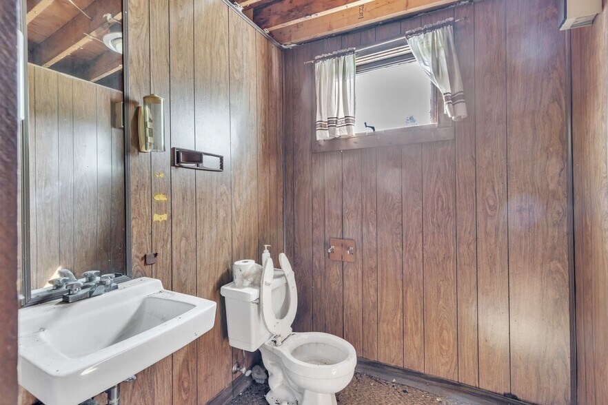 More Photos Of 297 Main St, Monson Storefront Retail Residential For Sale