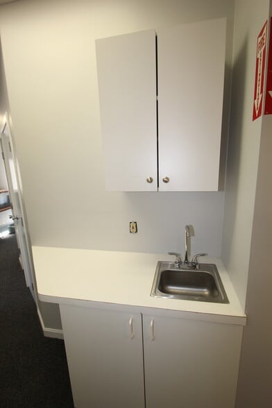 More Photos Of 87 Main St, North Reading Light Manufacturing For Sale