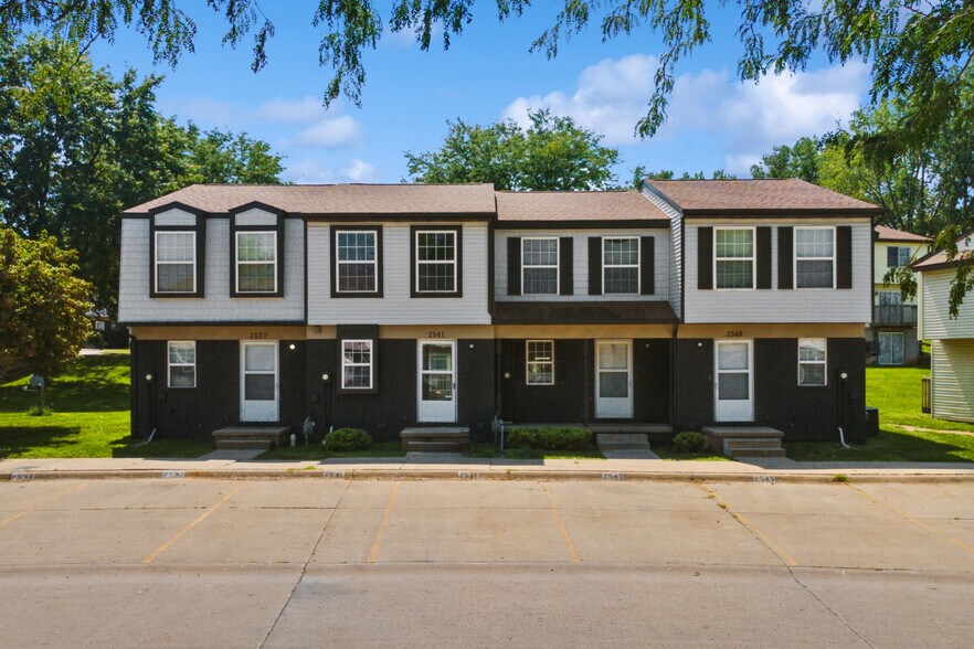 More Photos Of 2517 Sylvan Glen Ct, Iowa City Apartments For Sale