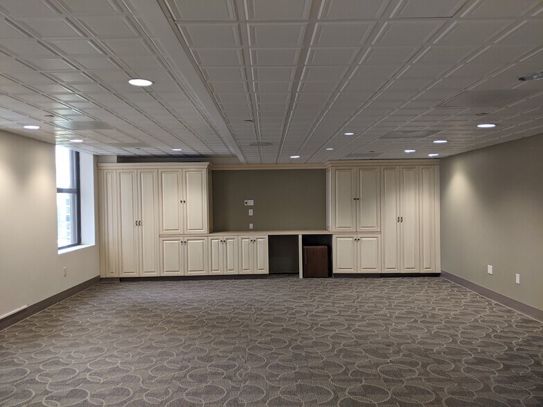 More Photos Of 112 S Tryon St, Charlotte Office Residential For Sale