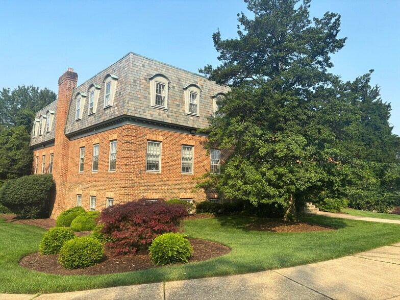 More Photos Of 410 Pine St SE, Vienna Office For Sale