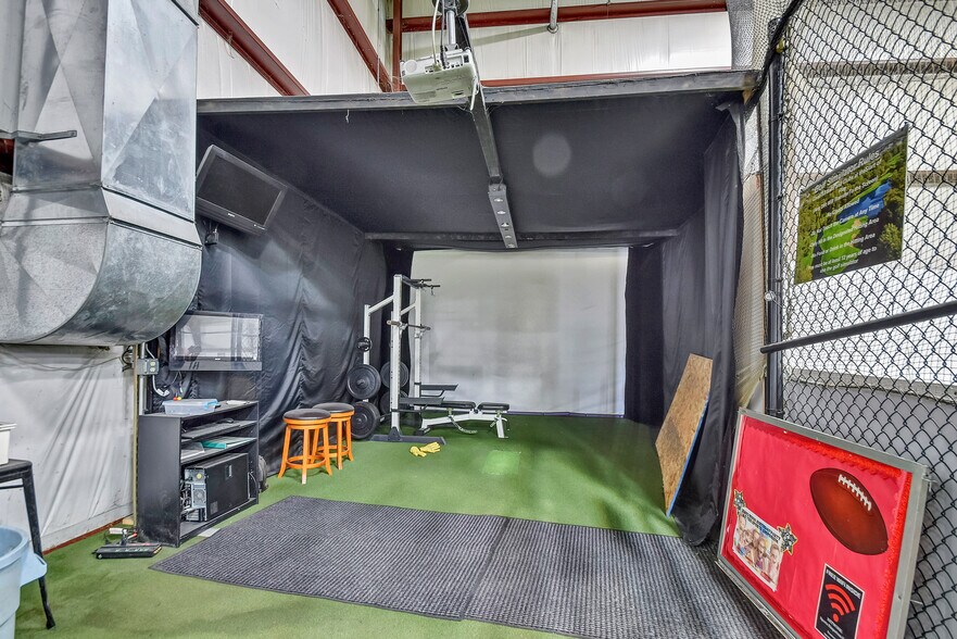 More Photos Of 1856 Nimitz Dr, De Pere Distribution For Lease