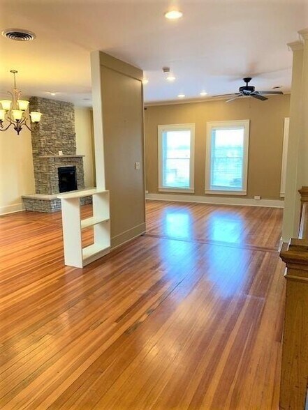 More Photos Of 424 Exchange St, Geneva Storefront Retail Office For Lease