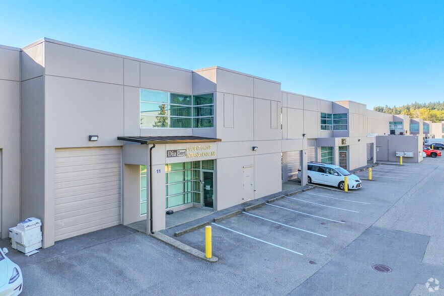 More Photos Of 3871 N Fraser Way, Burnaby Showroom For Lease