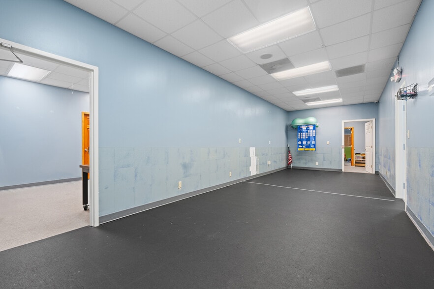 More Photos Of 1481 Dean Forest Rd, Savannah Medical For Lease