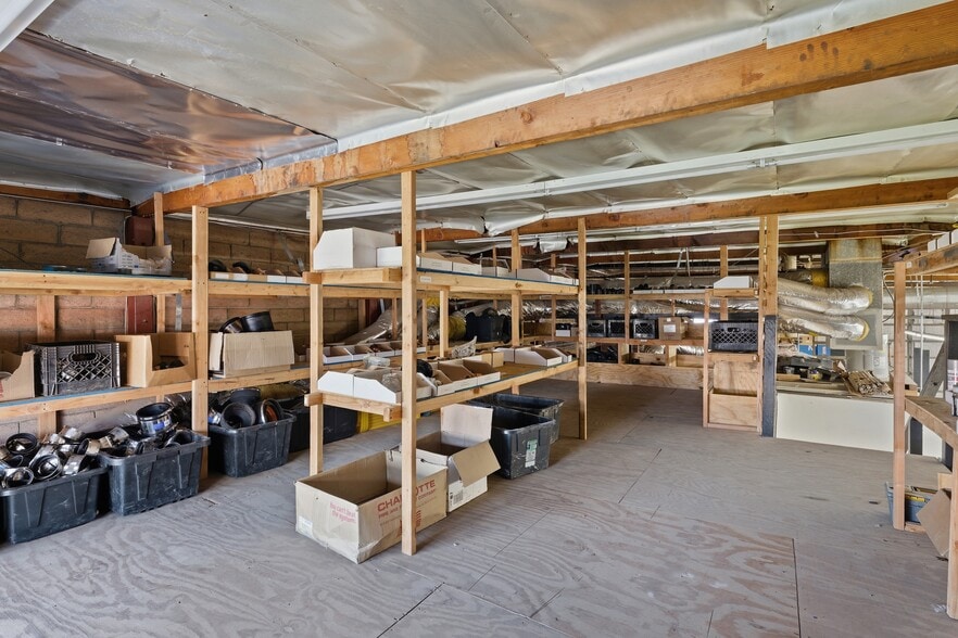 More Photos Of 18522 Gresham St, Northridge Warehouse For Sale