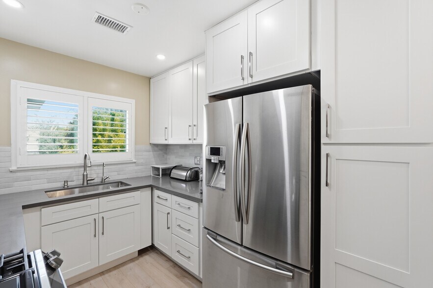 More Photos Of 5236 Bellingham Ave, Valley Village Apartments For Sale
