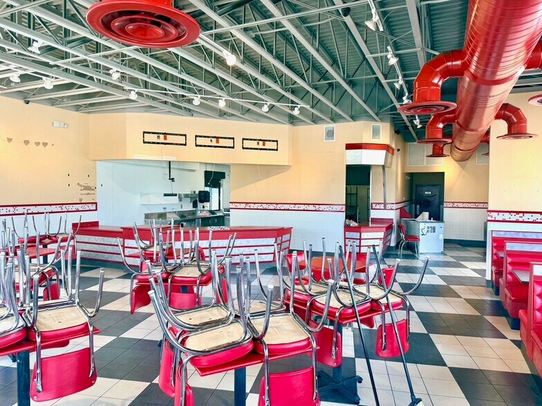 More Photos Of 500 N Giant City Rd, Carbondale Fast Food For Sale