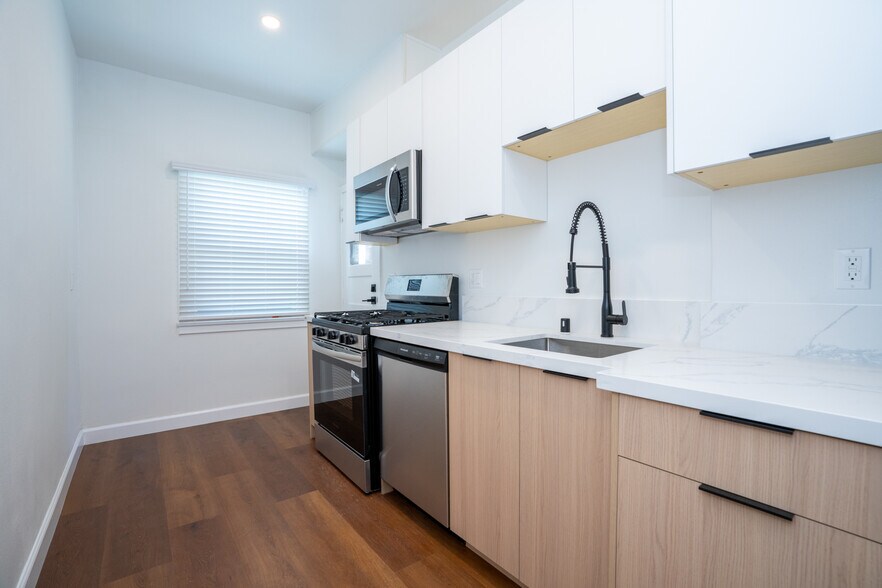 More Photos Of 1637-1639 1/2 Micheltorena St, Los Angeles Apartments For Sale