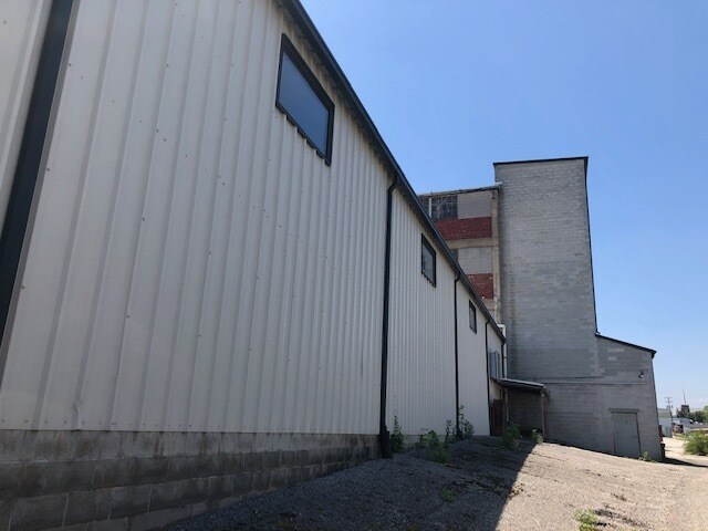 More Photos Of 105 Church Ln, Red Lion Warehouse For Sale