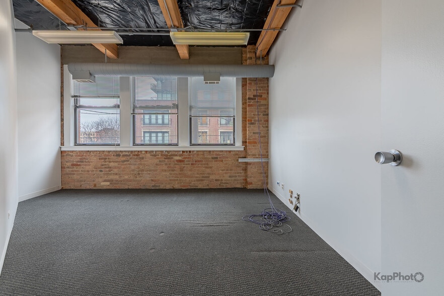 More Photos Of 921 W Van Buren St, Chicago Office Residential For Sale