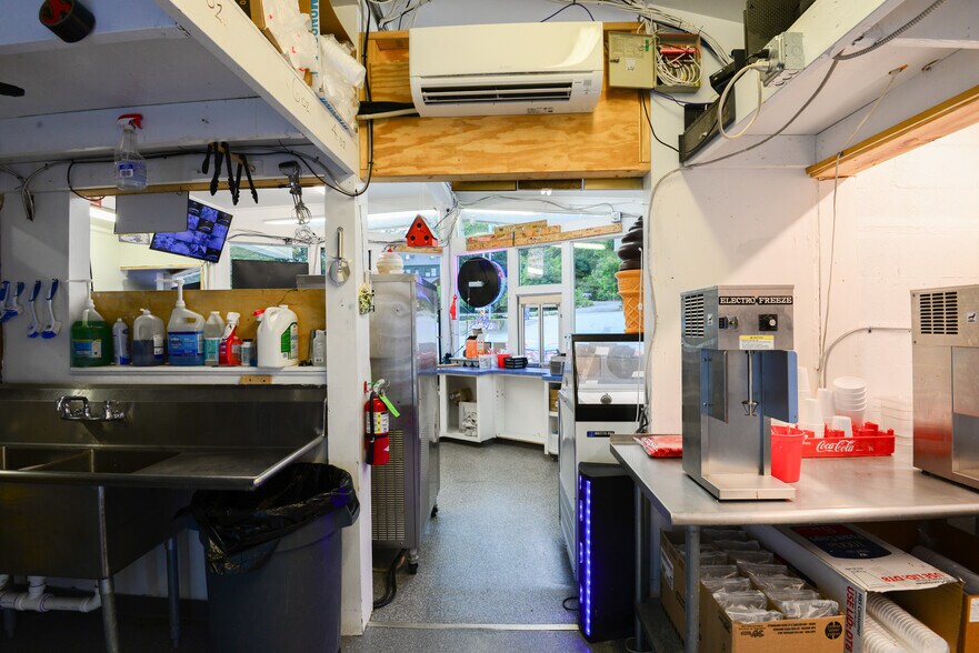 More Photos Of 405 W State St, Black Mountain Fast Food For Sale