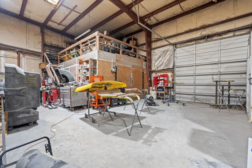 More Photos Of 4704 N College Rd, Castle Hayne Warehouse For Lease