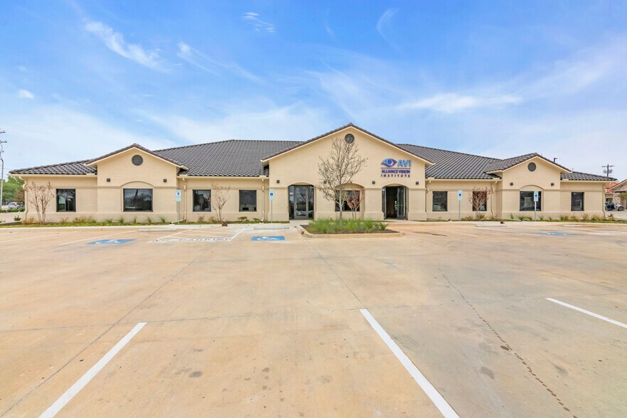 More Photos Of 171 W Southlake Blvd, Southlake Medical For Sale