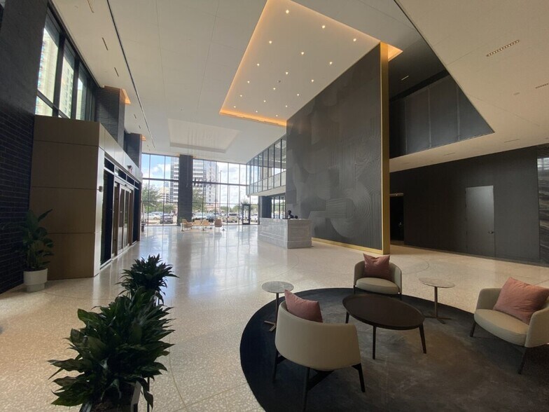 More Photos Of 9753 Katy Fwy, Houston Office For Lease