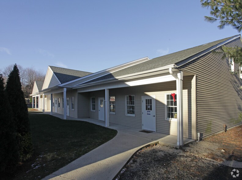 More Photos Of 1116 Main Rd, Riverhead Storefront For Sale