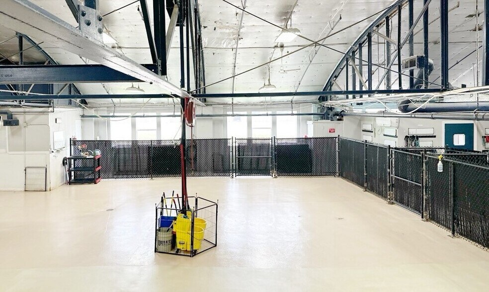 More Photos Of 7200 Wyandotte St, Kansas City Industrial For Sale