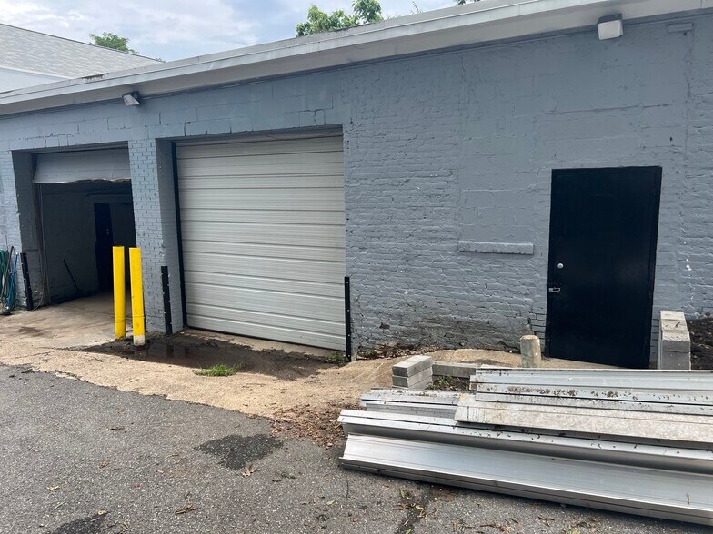 More Photos Of 3501 37th St, Mount Rainier Contractor Storage Yard For Lease