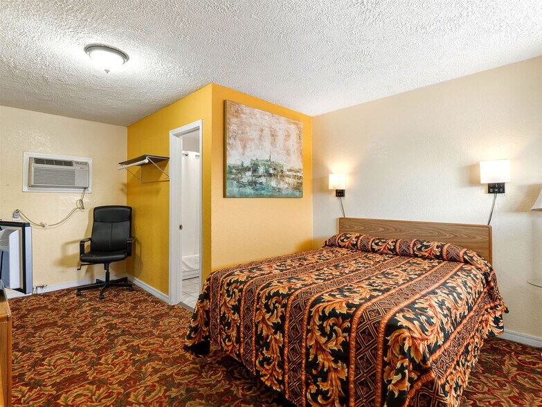 More Photos Of 1900 N Broadway Ave, Ada Hotel For Sale