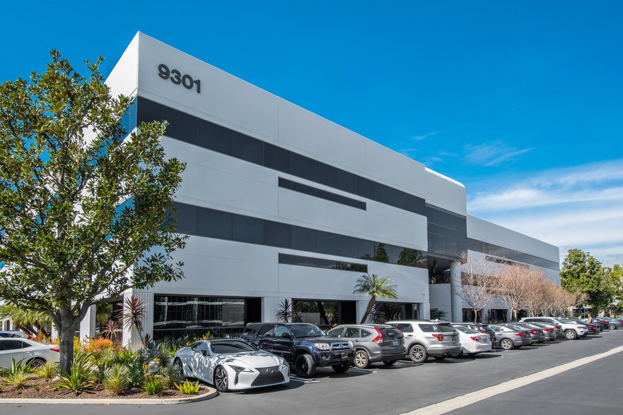 Primary Photo Of 9301 Oakdale Ave, Chatsworth Office For Lease