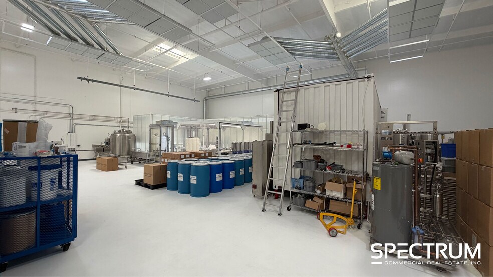 More Photos Of 1575 N Main St, Orange Warehouse For Lease