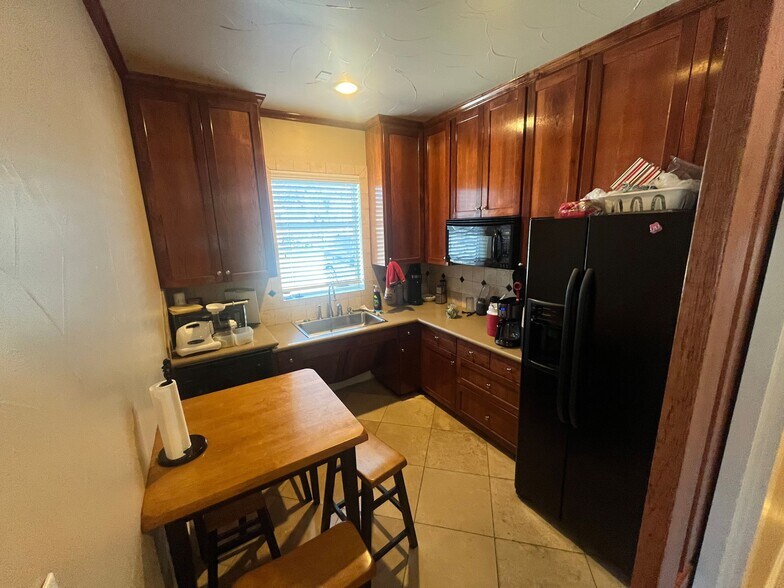 More Photos Of 310 W Main Ave, Round Rock Office For Sale